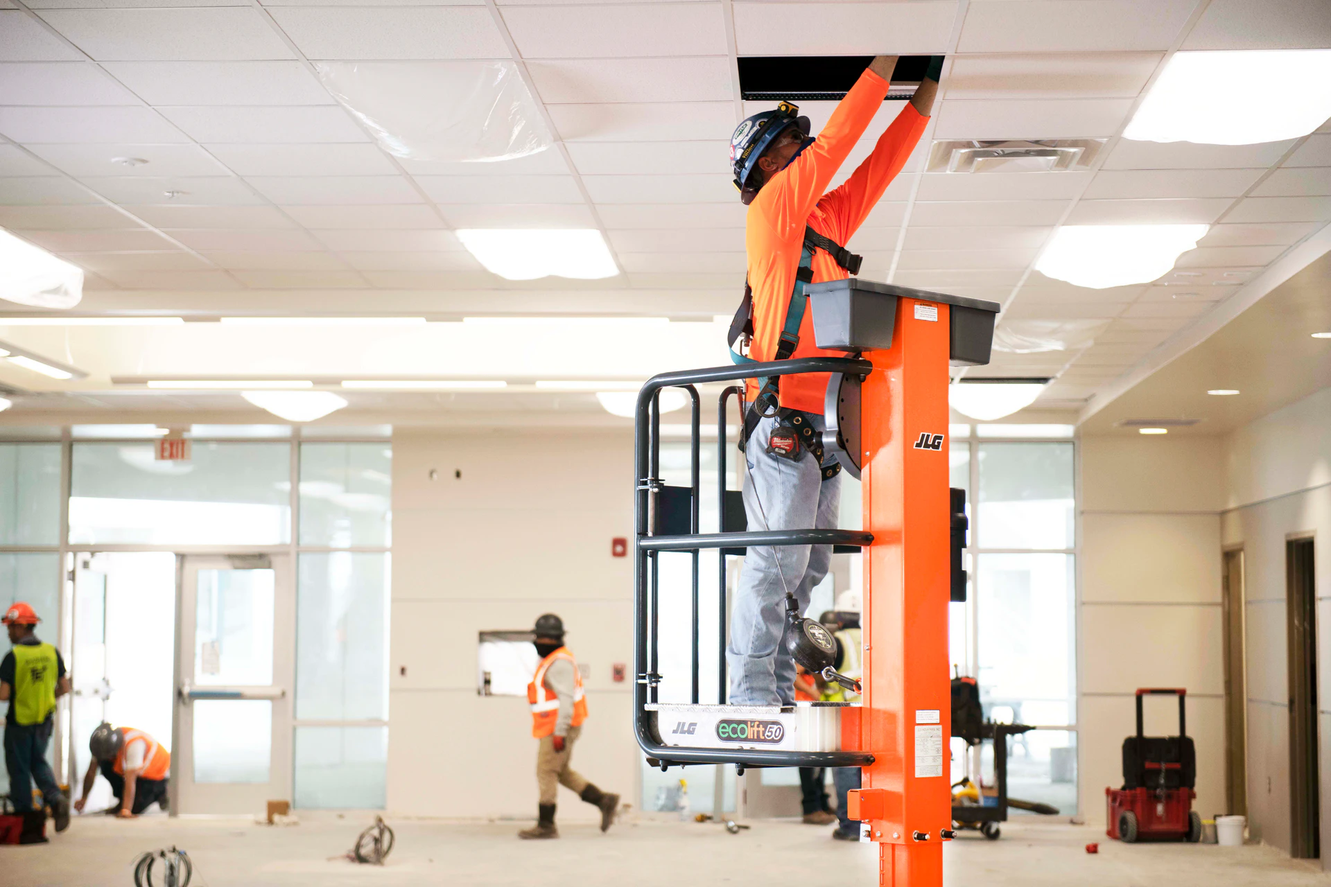 JLG Supports OSHA's National Stand-Down to Prevent Falls - Vimarsana News
