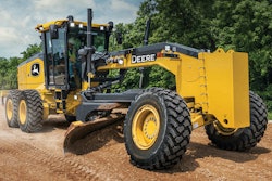 Auto-Pass and Auto-Shift PLUS technologies work together to reduce operator fatigue. Auto-Pass automates machine movements while the Auto-Shift PLUS transmission upgrade allows the machine to completely stop and start without the use of an inching pedal.