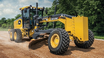 Auto-Pass and Auto-Shift PLUS technologies work together to reduce operator fatigue. Auto-Pass automates machine movements while the Auto-Shift PLUS transmission upgrade allows the machine to completely stop and start without the use of an inching pedal.