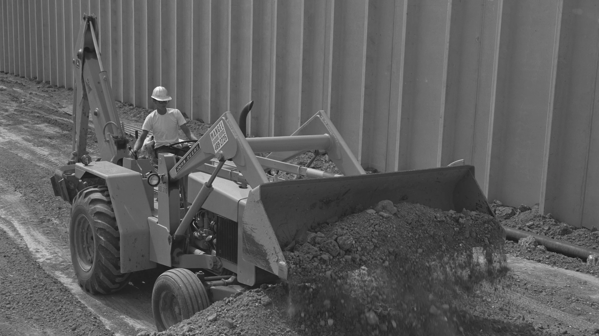 John Deere Celebrates 50 Years of Backhoe-loaders, Begins Testing of First Electric Model - Vimarsana News