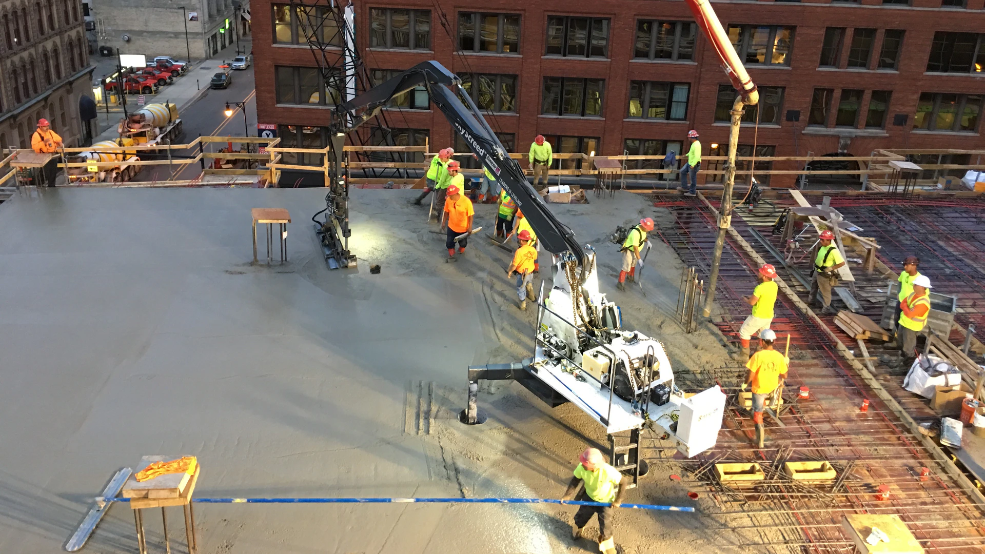 Screeding Concrete Floors for a High Rise | A Q&A with Somero on the SkyScreed - Vimarsana News