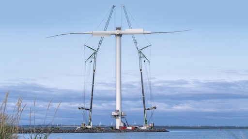 Great job in Denmark: Two Liebherr mobile cranes LTM 1750-9.1 at a wind turbine in Jutland.