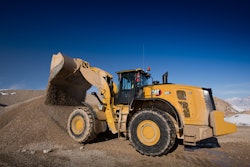 Keeping up with these industry changes, the 982 still provides two-pass loading as load permits continue to increase and trailers are capable of increased payloads.