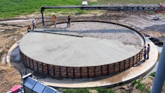 Battery-powered roller screeds are suited for remote applications. They have no cords or hoses and can be easily operated in remote environments with a limited power supply.