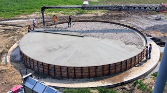 Battery-powered roller screeds are suited for remote applications. They have no cords or hoses and can be easily operated in remote environments with a limited power supply.