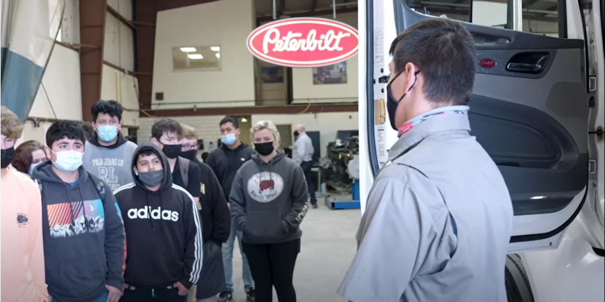 Peterbilt Partners with Dealer Network for High School Technician Training Program - Vimarsana News