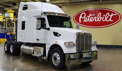Peterbilt Model 567 Ultra Loft #1
