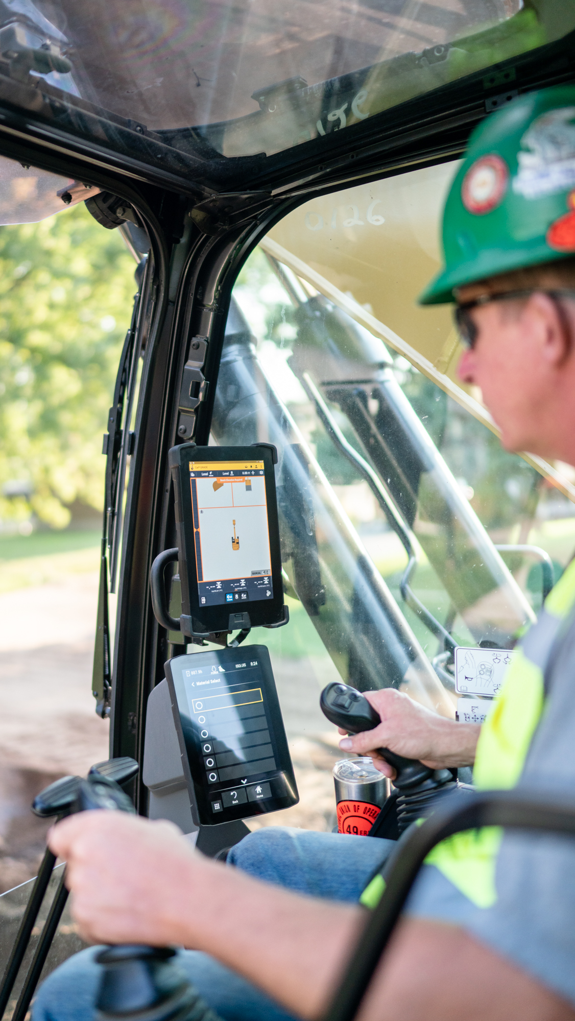 With real-time production data on site, operators and laborers are able to work with foremen to help make more informed and productive decisions.