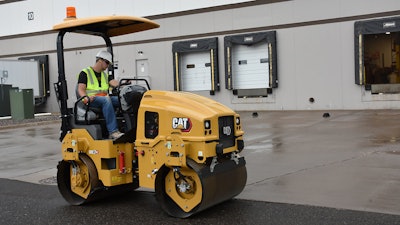Caterpillar Utility Compactor Cb2 7 Gc