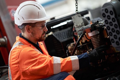 If the engine is used year-round but is in an environment where the ambient temperatures can change dramatically between seasons, make sure the engine is prepared for that change.