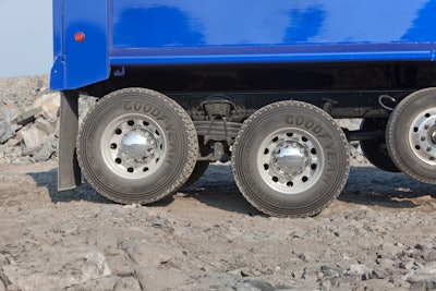It is important that any mechanical suspension used in a high articulation environment is able to evenly distribute the load. Freightliner recommends a trunnion suspension, such as TufTrac, which is Daimler Truck North America’s proprietary suspension for Freightliner and Western Star Trucks.