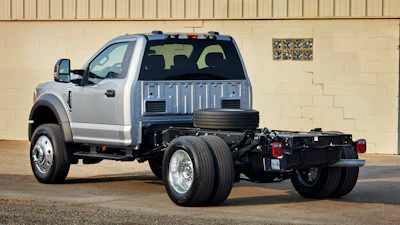 21 Ford F 600 Super Duty Chassis Cab 05