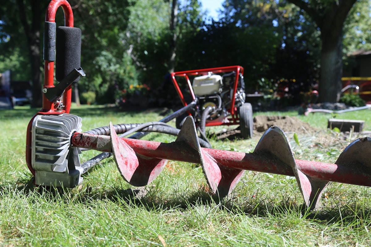 Little beaver outlet earth auger