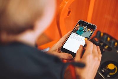 Using an augmented reality app downloaded to your mobile device, you can get on-demand, digital access to information specific to a machine or your work area without ever leaving the jobsite.