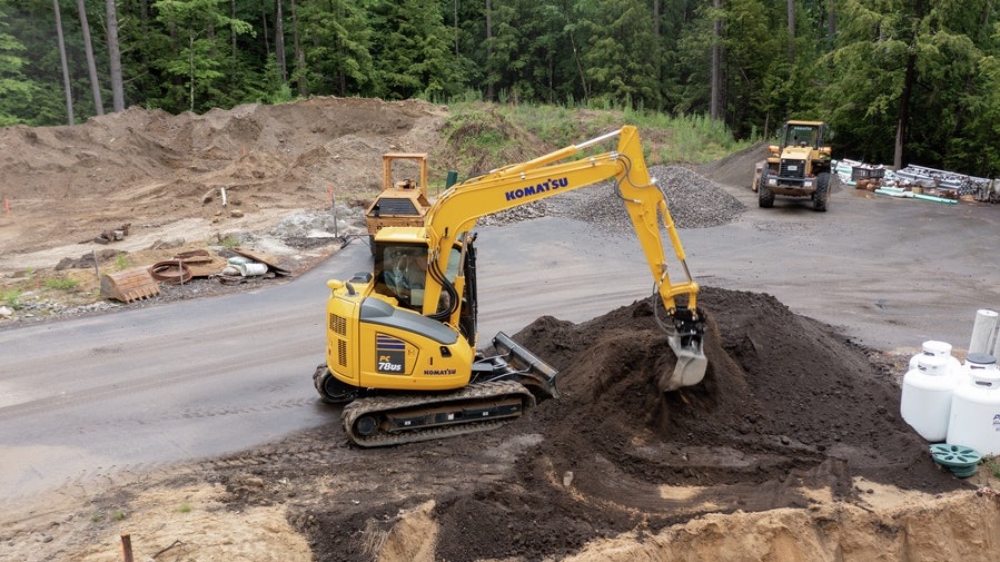 【URBAN RESEARCH】KOMATSU 3WAY SHORT MODS Komatsu's new HD785-8 rigid-frame truck boasts enhanced