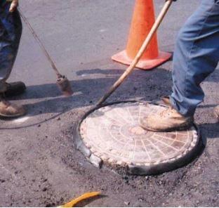 How to Remove a Manhole Cover