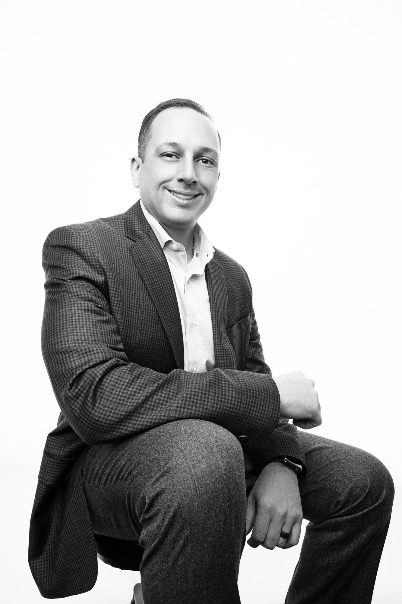 Verizon Mark Tina Headshot Headshot