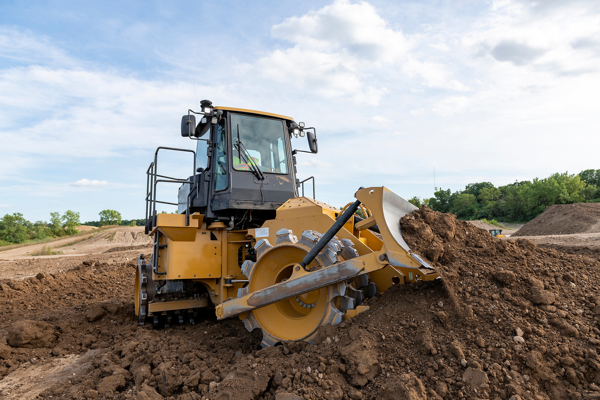 Cat_815_Soil_Compactor_2.