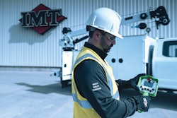 Users can operate the crane, stabilizers, lights, compressor and auxiliary equipment remotely from the wireless controller.