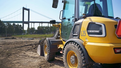 For off-grid applications, Volvo Construction Equipment offers a Beam solar fast charger that has its own battery pack. The charging time of this setup is the same as on the 240-volt, Level 2 AC setup, which is six hours on the ECR25 and 12 hours for the L25.