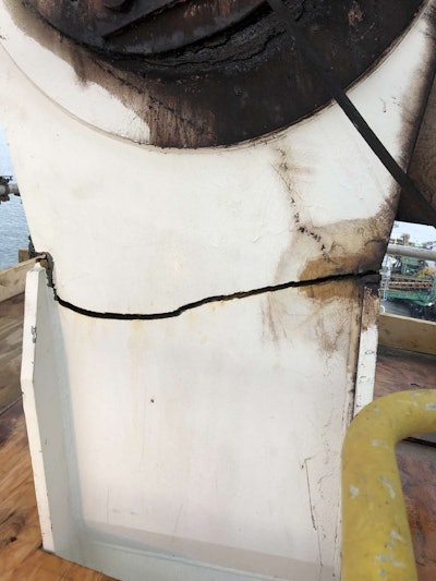 This forestay crack was discovered just in time.