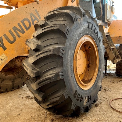 T Itan Hk 458 Iowa Feedlot Loader 0621