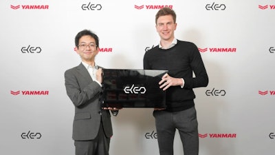 Takayuki Onodera (Yanmar) and Bas Verkaik (ELEO) at the signing ceremony.