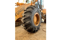 The new Titan HK 458, a crossover wheel loader tire is designed for extreme loader applications that require aggressive traction and excellent self-cleaning.