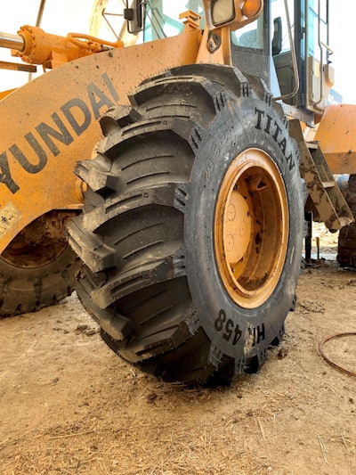 The new Titan HK 458, a crossover wheel loader tire is designed for extreme loader applications that require aggressive traction and excellent self-cleaning.