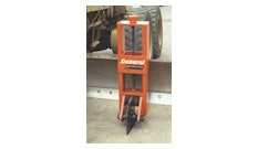 The 190M installs on most standard motor grader moldboards or dozer blades. One stationary jaw and one vertically adjustable jaw can accommodate variable clamping heights from 13 to 28 inches in height