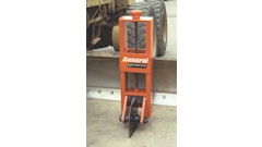 The 190M installs on most standard motor grader moldboards or dozer blades. One stationary jaw and one vertically adjustable jaw can accommodate variable clamping heights from 13 to 28 inches in height