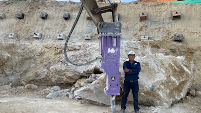The hydraulic breakers feature anti-blank fire technology, an energy recovery system that reduces the required oil flow and a double-damping system for reduced vibration.