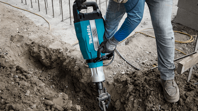 Makita Hm1502 Action Shot (trenching 2)