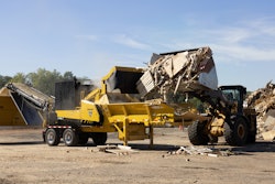 Equipped with a 536-hp (399.7 kW) CAT C13B T4F Stage V diesel engine, this new generation of the HG4000 delivers performance in various wood waste recycling applications and landscaping material production.