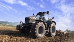 AGRIMAXFACTOR displays the 'E-READY' logo as a sign for BKT’s commitment towards electric mobility that will be extended to all products falling under this category.