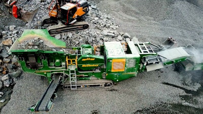 Options of either a short pan feeder to suit the pre-screen or a double deck grizzly pre-screen are available for sizing of material based on the required end product.