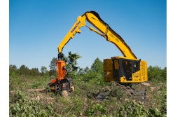 Made to perform in demanding conditions, Komatsu’s XT-5 closed loop tracked harvesters enable operators to simultaneously travel, cut, delimb, harvest and swing timber.