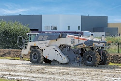 The AutoTrac automatic steering system makes Wirtgen cold recyclers and soil stabilizers even more efficient.