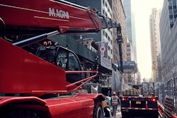 Unlike a crane, the Magni RTH 6.46 rotating telescopic handler can be set up within minutes, combining compact mobility and maneuverability. The machine is powered by a Volvo Penta D5 engine.