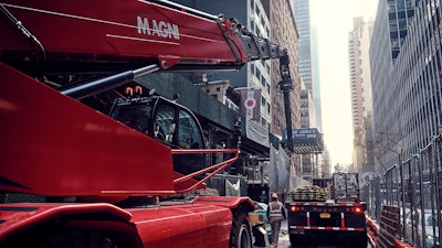 Unlike a crane, the Magni RTH 6.46 rotating telescopic handler can be set up within minutes, combining compact mobility and maneuverability. The machine is powered by a Volvo Penta D5 engine.