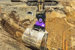 The Mazio tilt-rotator features a hydraulic quick coupler that allows the operator to remain in the cab while changing tools.