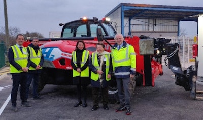The company based this first prototype on an existing model from its range of construction machines, capable of lifting loads up to 14 m.