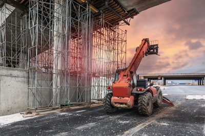Developed for telehandler applications lifting up to 12,000-lbs., Dana’s new driveline comes equipped with a compact Spicer 312 dropbox for high-power hydrostatic motors.