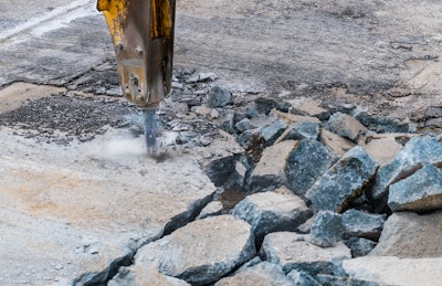 With a maximum hitting power of 3,050 J/Nm, the BHB 1500 is the most powerful option in the Brokk lineup of hydraulic breaker attachments.
