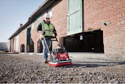 When paired with the MX FUEL REDLITHIUM HD12.0 battery pack, the machine delivers 35 minutes of continuous runtime.