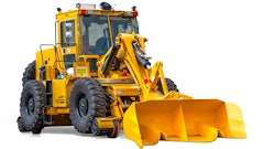 Providing 180-degree boom rotation, the machine is primarily used to thread out old rail and thread in new rail.