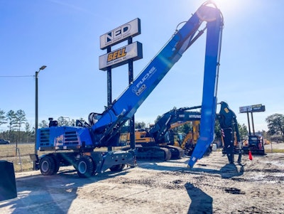 Fuchs MHL350 at NED, LLC Richmond Hill-Savannah, Ga. location.