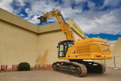 Working with up to a 6,000-kg (13,228-lb.) attachment weight, the new 352 Straight Boom now features standard Cat technologies for versatility in both demolition and excavating applications.