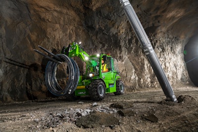 The transmission of the eWorker telehandler is 100% electric and consists of a battery that directly powers the electric motors, to ensure constant drive torque throughout the acceleration phase.