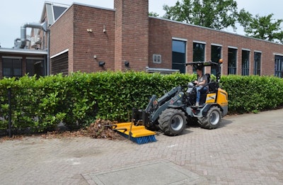 G2700 Bulldozer.